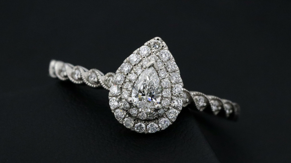 2025 Engagement Ring Trends: Find the Perfect Sparkle